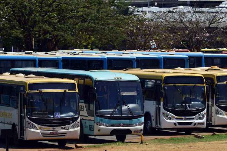 Com a ausÃªncia de motoristas e cobradores da empresa que moram em Planaltina de GoiÃ¡s,  a Piracicabana ficou impossibilitada de operar com 100%