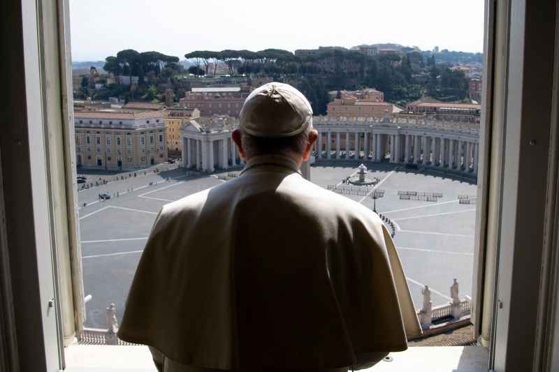 Nesta segunda-feira, 23, na missa ao vivo que mantÃ©m por streaming da Casa Santa Marta, o papa voltou a pedir oraÃ§Ã£o pelas pessoas vÃ­timas do coronavÃ­rus