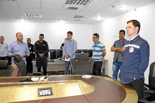 O secretÃ¡rio Anderson Torres esteve no Centro Integrado de OperaÃ§Ãµes, de onde Ã© monitorada a situaÃ§Ã£o