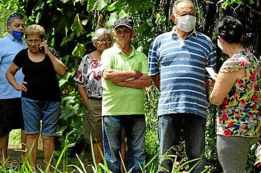 Filas e aglomeraÃ§Ãµes nos potos de vacinaÃ§Ã£o marcaram o inÃ­cio da campanha em BrasÃ­lia