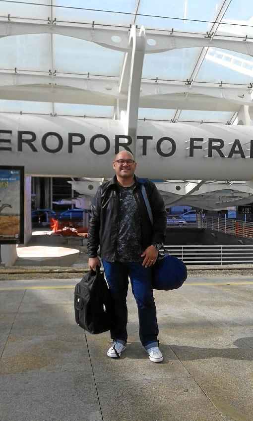 TÃ©cnico em telecomunicaÃ§Ãµes Marcelo de Souza, de 46 anos, perdeu o emprego e mora de favor com um amigo