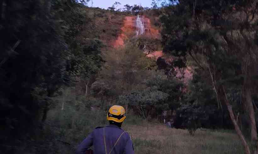 Quando os bombeiros chegaram ao local, a vÃ­tima jÃ¡ nÃ£o tinha sinais vitais