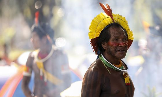 Ãndios comercializam chocolate feito com cacau e transformado em barra