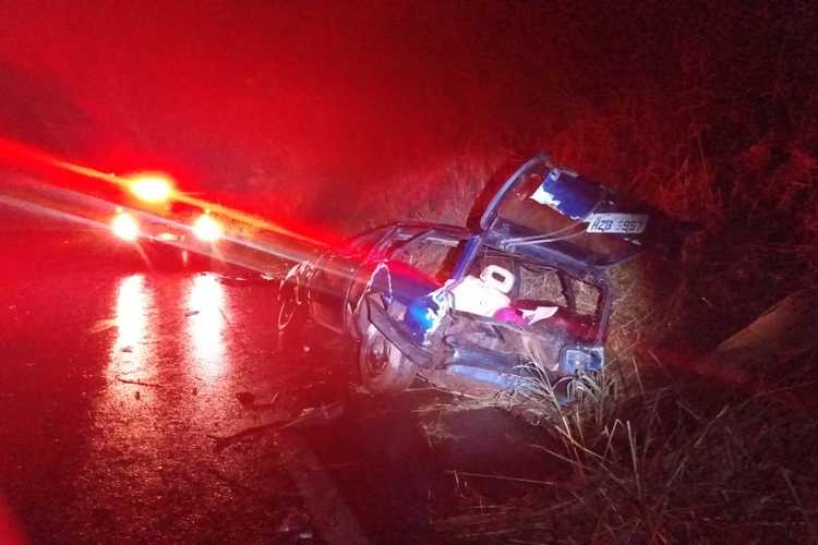 Entre os passageiros estavam dois adolescentes de 14 e 15 anos. Os dois foram transportados ao Hospital de Base pelo ServiÃ§o de Atendimento MÃ³vel de UrgÃªncia (Samu)