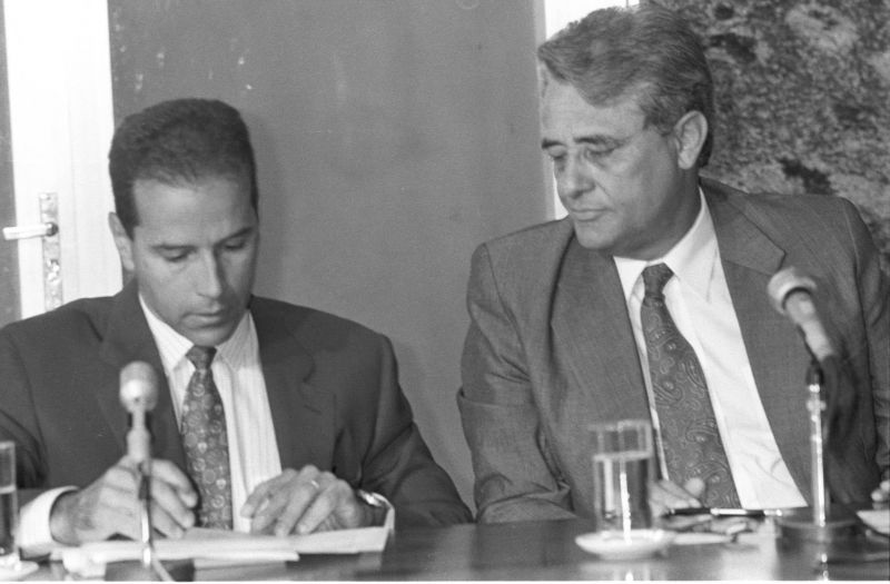 Assinatura de convÃªnio entre Roriz e Luiz EstevÃ£o, 1991