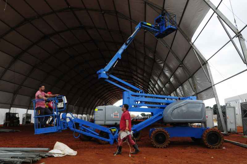 uma mÃ¡quina de levantar peso em construÃ§Ã£o civil