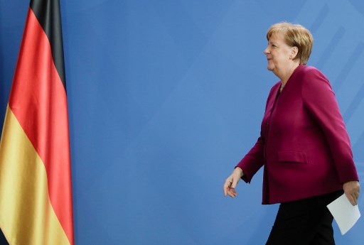 Angela Merkel,  chanceler da Alemanha, realizou um vasto nÃºmero de testes, ofereceu milhares de leitos de UTI e equipou seu pessoal de saÃºde com as proteÃ§Ãµes necessÃ¡rias para lidar com a pandemia.