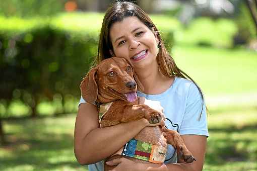 Ãšnica companhia de NathÃ¡lia Luna nos dias de quarentena, Minduim tem sido um alento para a dentista