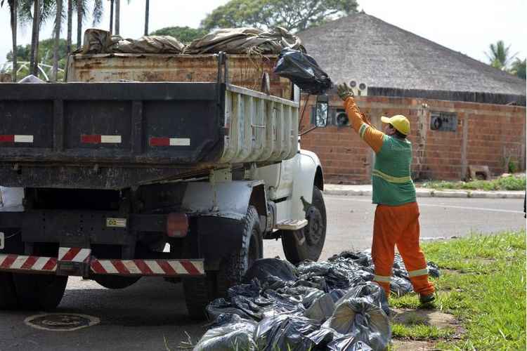 Em 20 de marÃ§o, foram suspendidas coleta seletiva e triagem devido a alto risco de contaminaÃ§Ã£o