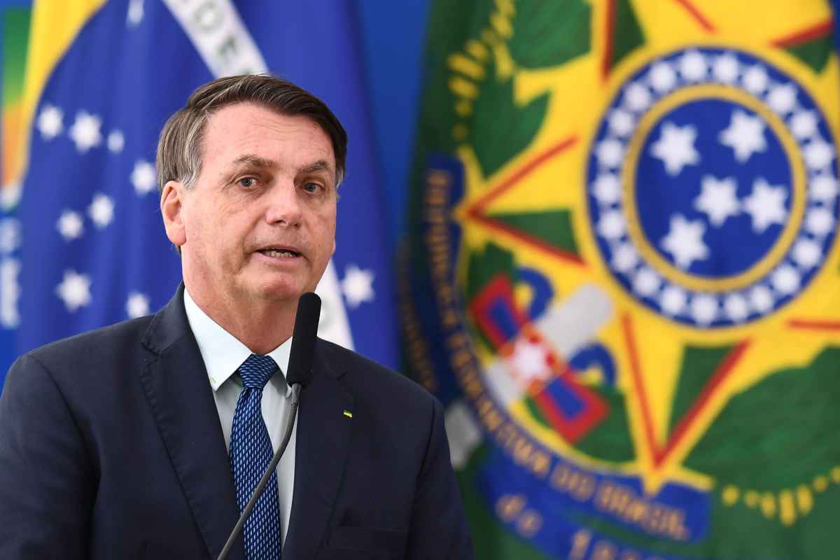 Bolsonaro tambÃ©m voltou a defender a reabertura de comÃ©rcios e disse estar ciente do risco da medida