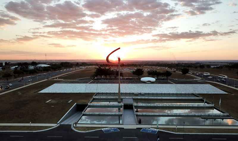 VÃ­deo traz o cÃ©u de BrasÃ­lia como narrador da mensagem