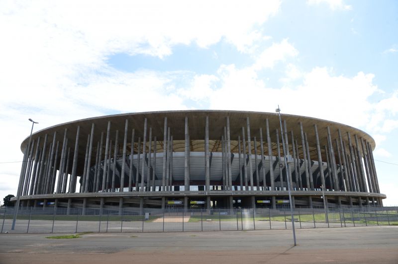 As frases foram projetadas no pilares do estÃ¡dio