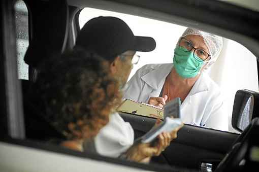 Cerca de 100 mil anÃ¡lises serÃ£o feitas em esquema drive-thru, sem que as pessoas precisem sair do veÃ­culo