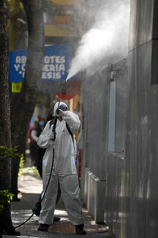 TÃ©cnico desinfecta hospital na capital: casos em ascensÃ£o