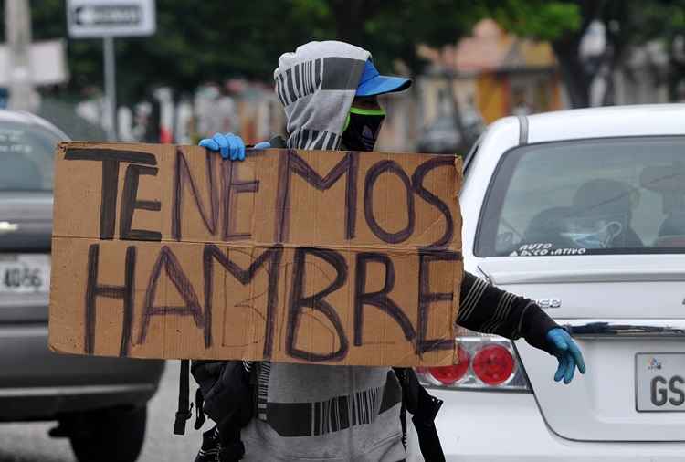 Segundo a Provea, ONG de defesa dos direitos humanos, os venezuelanos protestavam ''contra o alto custo de vida e a escassez de gasolina'', agravados pela crise do novo coronavÃ­rus