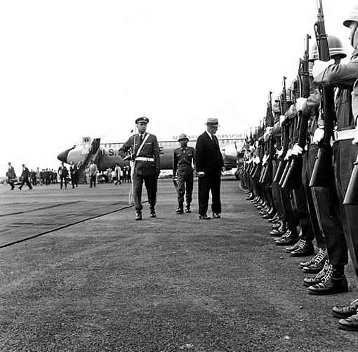 Dwight Eisenhower na chegada Ã  nova capital do Brasil, em fevereiro de 1960