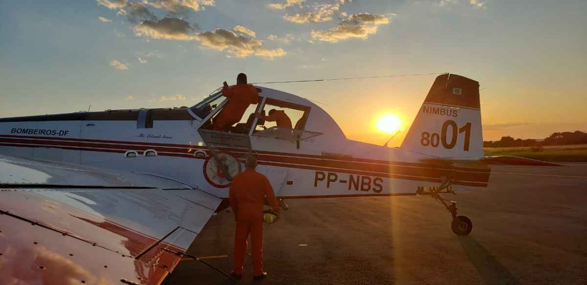 O 1Âº e o 2Âº EsquadrÃ£o de AviaÃ§Ã£o Operacional da corporaÃ§Ã£o brasiliense foram acionados para auxiliar no combate aos incÃªndios nesta quarta-feira (22/4)