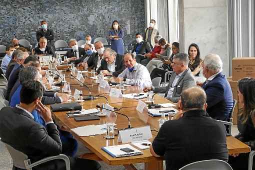 Representantes do setor produtivo entregaram ontem ao governador Ibaneis Rocha sugestÃµes e medidas para ajudar na flexibilizaÃ§Ã£o das atividades comerciais