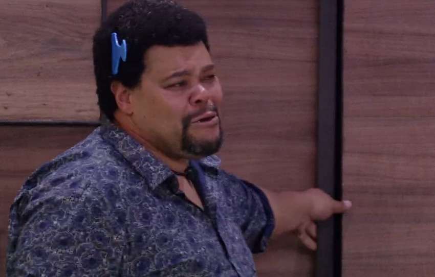 Babu Santana abre a porta da casa do BBB apÃ³s ser eliminado