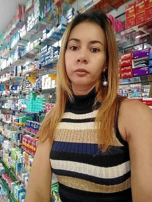 A farmacÃªutica Maria Aparecida teve que engolir o choro diversas vezes para seguir firme no trabalho