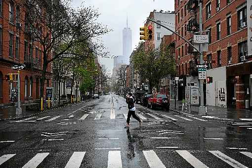 Rua vazia em Manhattan: outros estados amenizarÃ£o restriÃ§Ãµes em maio