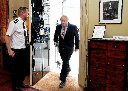 O primeiro-ministro britÃ¢nico, Boris Johnson, retorna para a 10 Downing Street, sede do governo, depois de pronunciamento Ã  naÃ§Ã£o: 17 dias afastado