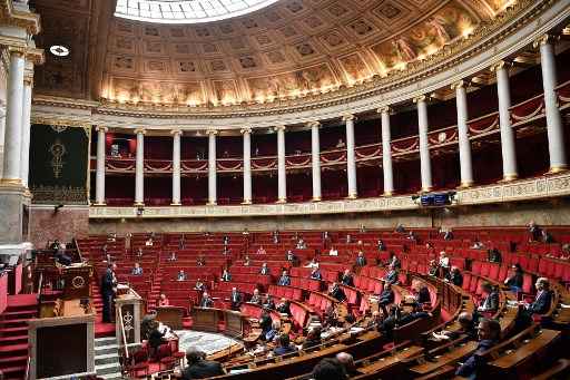 Primeiro-ministro da FranÃ§a, Edouard Philippe,discursando no Parlamento.