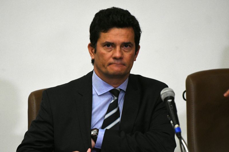 O ex-ministro da JustiÃ§a Sergio Moro acusou o presidente de tentar interferir politicamente na PF