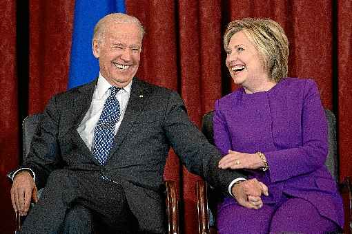 Joe Biden e Hillary Clinton, durante evento no Senado, em dezembro de 2016: aliados para derrotar republicanos