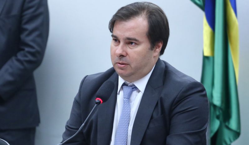 Rodrigo Maia disse que decisÃµes de Bolsonaro sobre serviÃ§os essenciais devem ser respaldadas pela ciÃªncia e com aval do MinistÃ©rio da SaÃºde