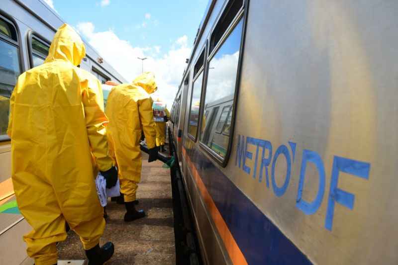 Os trens do metrÃ´, que passam por higienizaÃ§Ã£o frequente da Secretaria de SaÃºde, vÃ£o operar das 7h Ã s 19h