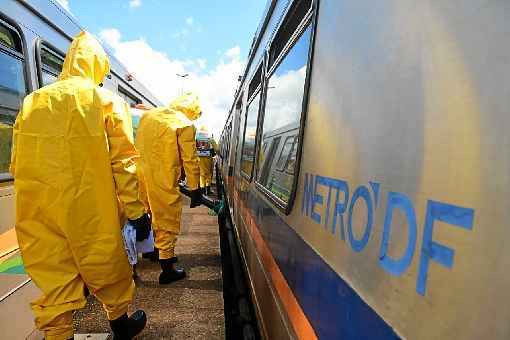 Os trens do metrÃ´, que passam por higienizaÃ§Ã£o frequente da Secretaria de SaÃºde, vÃ£o operar das 7h Ã s 19h