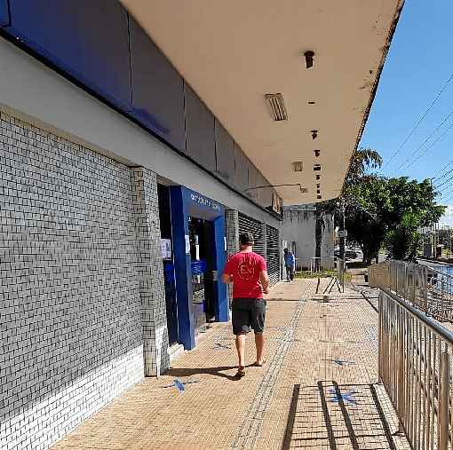 AgÃªncia da Caixa em Samambaia Sul, Ã s 13h50: tranquilidade