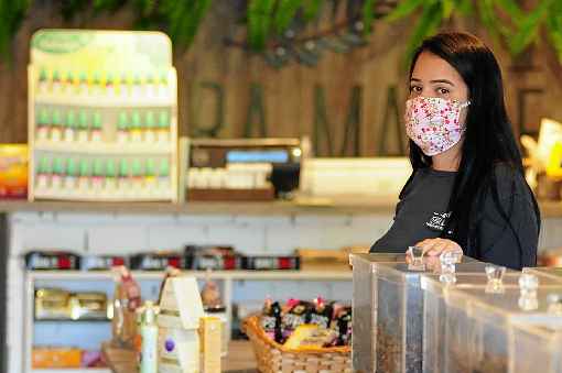 Poliana trabalha em uma loja de alimentos orgÃ¢nicos: 