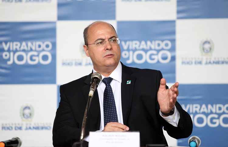 Mais cedo, o governador fluminense afirmou que enquanto o ponto bÃ¡sico de atenÃ§Ã£o no mundo inteiro Ã© manter o isolamento social, o presidente do Brasil segue em caminho contrÃ¡rio