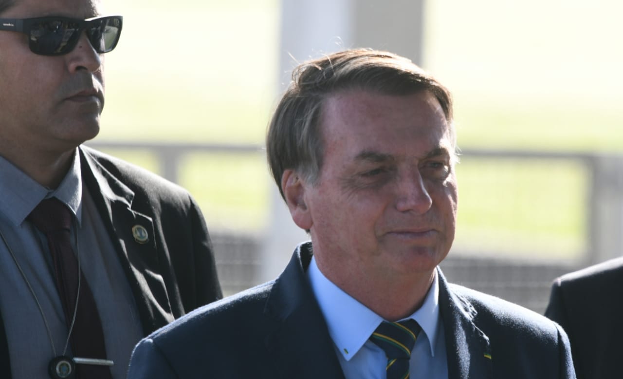 Nesta segunda-feira (4/5), Bolsonaro mostrou o print da tela da conversa entre ele e Moro no WhatsApp