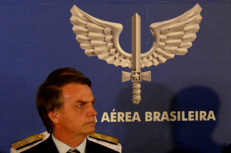 Militares ressaltaram que o presidente voltou a colocÃ¡-los em uma 'saia justa' e reafirmaram que nÃ£o vÃ£o se meter em questÃµes polÃ­ticas.