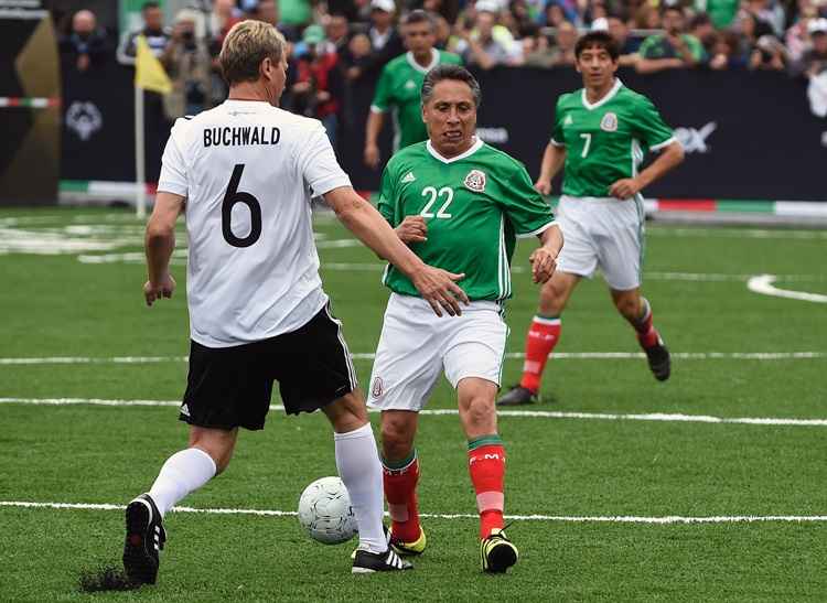 O gol do ex-volante da seleÃ§Ã£o mexicana  Manuel Negrete contra a BulgÃ¡ria, pelas oitavas de final do Mundial MÃ©xico  em 1986 foi eleito pela Fifa como o mais bonito de todas as copas