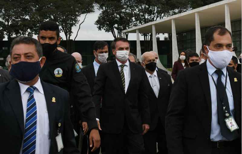 Bolsonaro, empresÃ¡rios e polÃ­ticos foram a pÃ© Ã  Corte, em visita surpresa: iniciativa foi vista como uma forma de o presidente terceirizar Ã´nus da crise sanitÃ¡ria e econÃ´mica