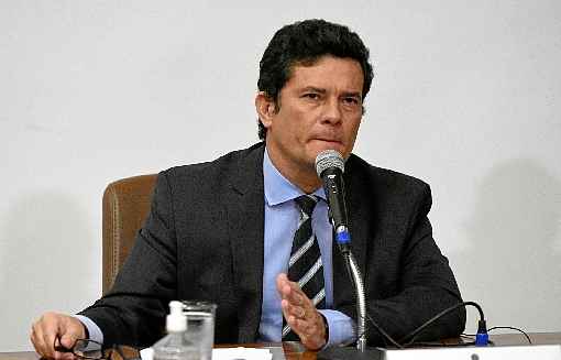 Ex-juiz da Lava-Jato Sergio Moro acusa o presidente da RepÃºblica de tentativa de interferÃªncia polÃ­tica no comando da corporaÃ§Ã£o policial