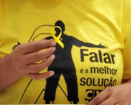 Ao todo, sÃ£o mais de 4 mil voluntÃ¡rios que  recebem  trÃªs milhÃµes de chamadas por ano no Brasil: com o distanciamento, eles trabalham a distÃ¢ncia