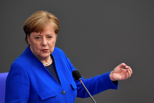 A chanceler alemÃ£ Angela Merkel fala enquanto responde a perguntas dos membros do parlamento no Bundestag, a cÃ¢mara baixa do Parlamento, em 13 de maio de 2020 em Berlim.