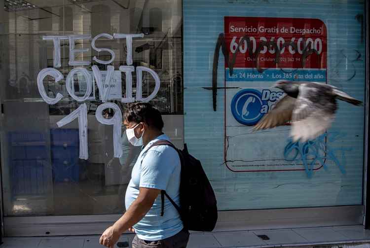 O endurecimento das restriÃ§Ãµes implica que as pessoas nÃ£o poderÃ£o sair de suas casas, exceto para comprar comida ou medicamentos com permissÃ£o