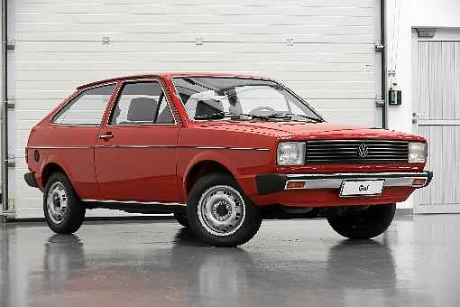 Volkswagen Gol completa 40 anos de histÃ³ria. Simples, no comeÃ§o, o carro evoluiu e ganhou atÃ© cÃ¢mbio automÃ¡tico