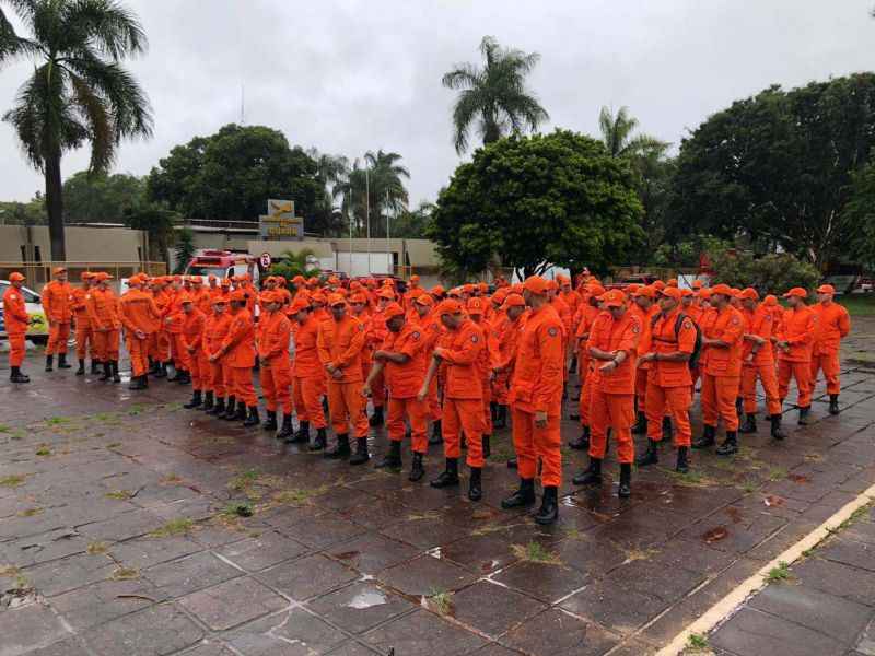 Bombeiros aguardam recomposiÃ§Ã£o salarial em relaÃ§Ã£o as vantagens pecuniÃ¡rias