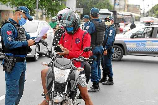 PM faz operaÃ§Ã£o em BelÃ©m para controlar trÃ¡fego nas avenidas. Estado prorrogou medida de bloqueio total