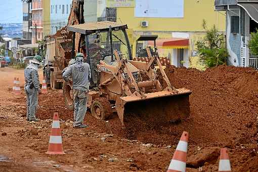 Desde a semana passada, as obras de infraestrutura na Rua 12 foram retomadas