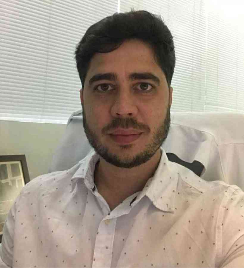 Lucas Fragoso, de 34 anos, Ã© especialista em cirurgia de tÃ³rax e trabalha em quatro hospitais de DivinÃ³polis