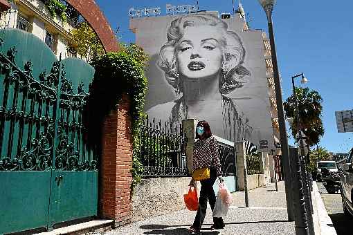 Medo: populaÃ§Ã£o aumenta os cuidados diante da covid-19 em rua de Cannes, na Riviera Francesa