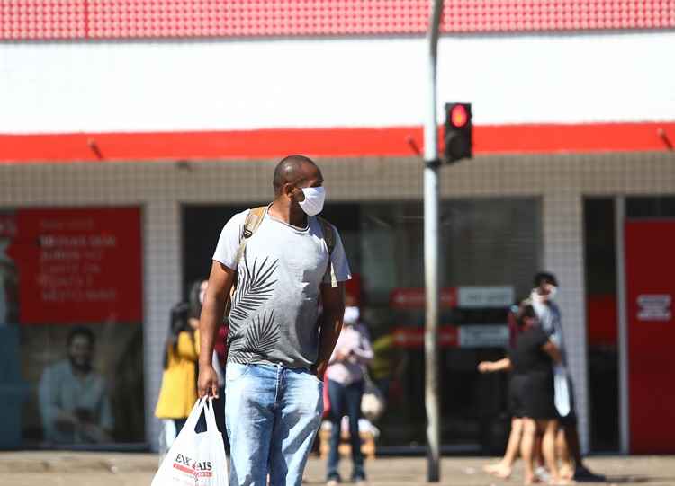 No dia do ocorrido, o restaurante se negou a atender o suspeito caso ele nÃ£o cobrisse o rosto